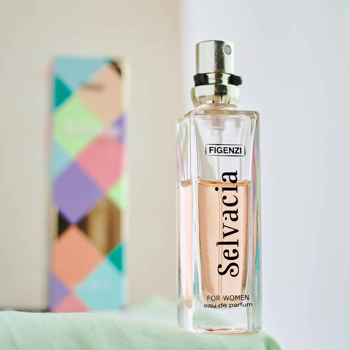 Wie Parfum unsere Emotionen beeinflusst: Die Verbindung zwischen Duft und Stimmung