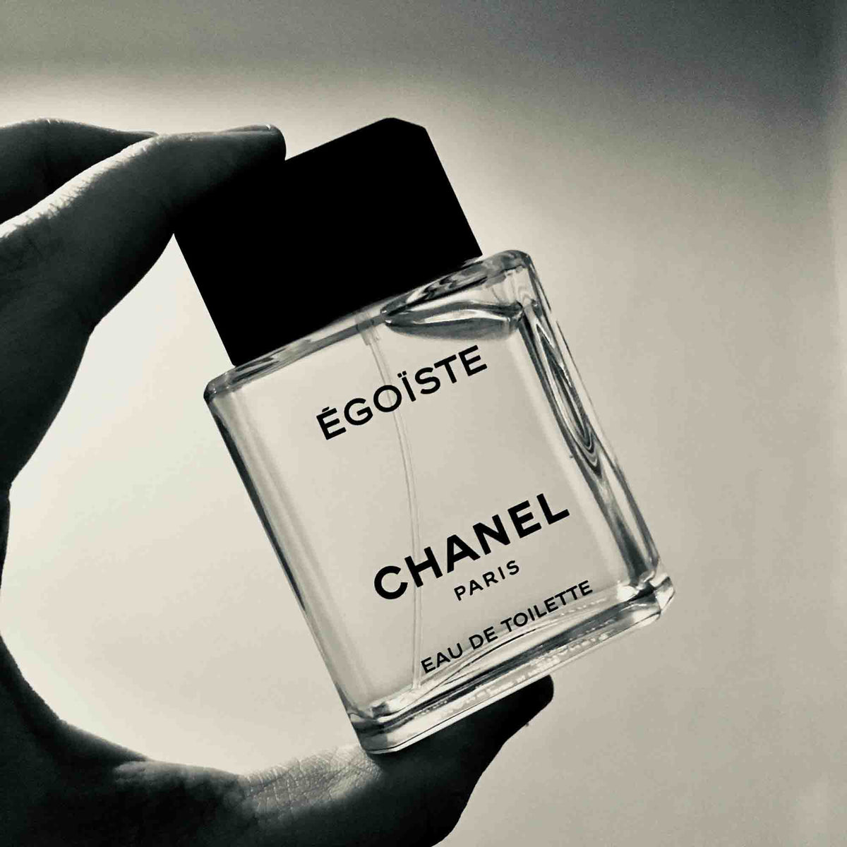 Zeitlose Männlichkeit: Die besten Herrendüfte von Chanel im Überblick