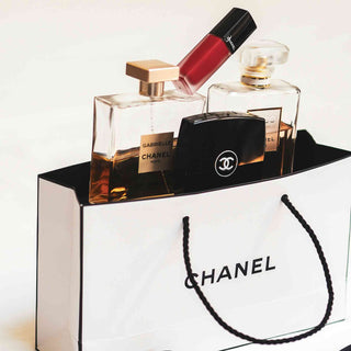 Parfum-Legenden: Die aufregendsten Geschichten berühmter Düfte