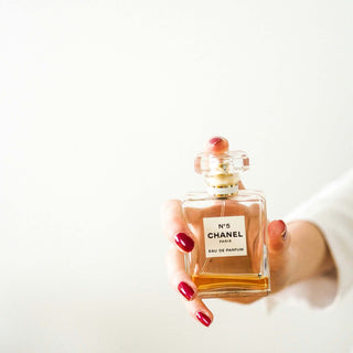 So findest du ein Parfum, das dich unvergesslich macht