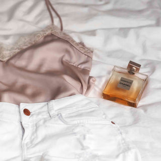 So kombinierst du Parfum mit deinem Make-up und Outfit