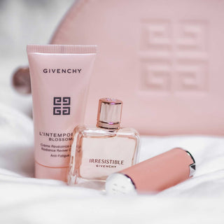 Warum manche Parfums nach einer Stunde anders riechen: Der Duftentwicklungsprozess erklärt