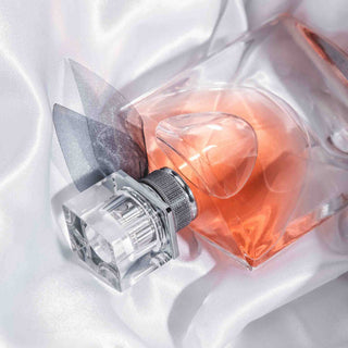 Warum riecht Parfum bei jedem anders? – Die Rolle von Hautchemie und Körperduft