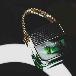 Wenn dein Parfum mit dir altert: Dynamische Düfte der Zukunft