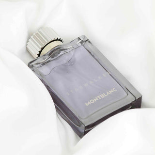 Wie du Parfum auf deine Accessoires sprühst – Tücher, Schmuck & mehr