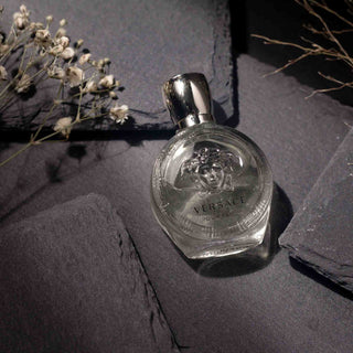 Wie man ein Parfum „liest“ – Die Bedeutung von Kopf-, Herz- und Basisnoten